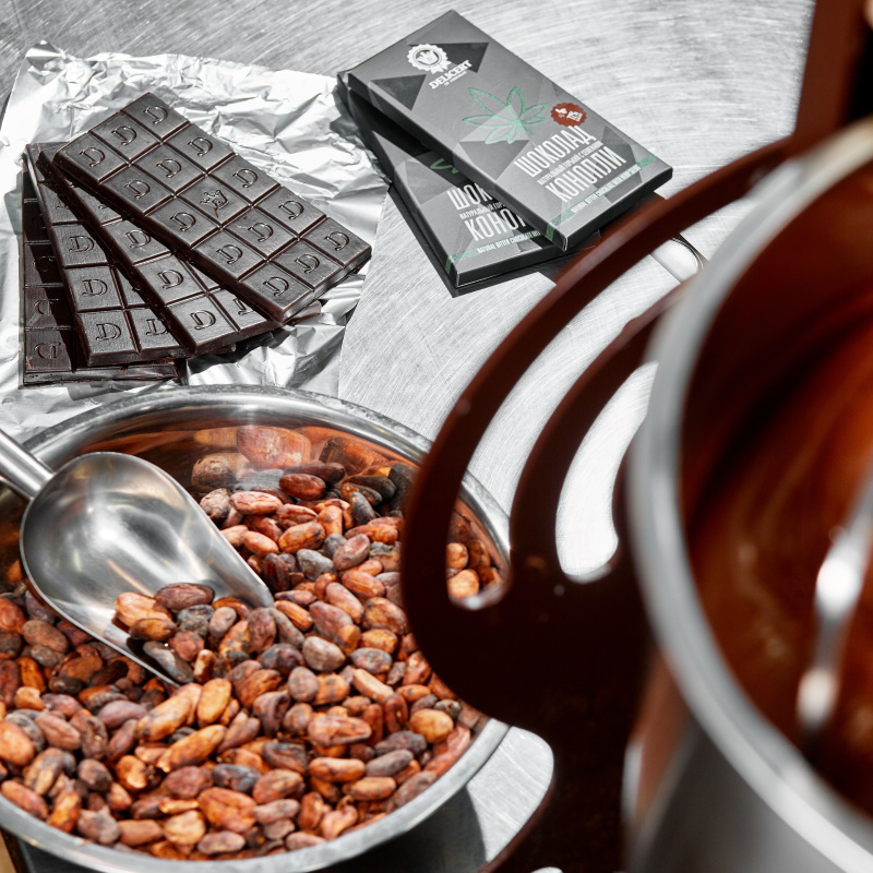 Горький шоколад с семенами конопли в коробочке DELICERT, 80 г